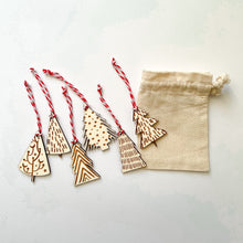 Učitaj sliku u Galeriju, mini drveni ukrasi za jelku - set od 6 komada