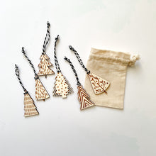Učitaj sliku u Galeriju, mini drveni ukrasi za jelku - set od 6 komada