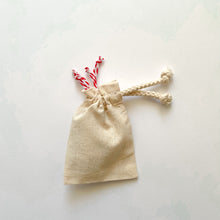 Učitaj sliku u Galeriju, mini drveni ukrasi za jelku - set od 6 komada