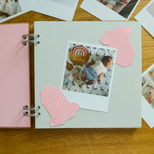 Učitaj sliku u Galeriju, Stopalca Album za fotografije - poklon za novorođenče