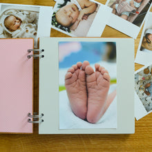 Učitaj sliku u Galeriju, Stopalca Album za fotografije - poklon za novorođenče
