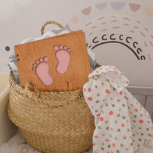 Učitaj sliku u Galeriju, Stopalca Album za fotografije - poklon za novorođenče