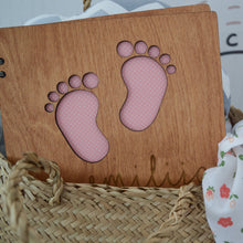 Učitaj sliku u Galeriju, Stopalca Album za fotografije - poklon za novorođenče