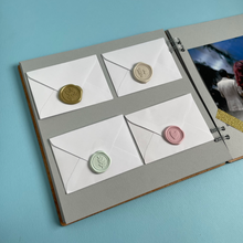 Učitaj sliku u Galeriju, Personalizovani album za slike za venčanje sa drvenim koricama