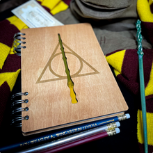 Učitaj sliku u Galeriju, Harry Potter sveska Relikvije smrti i Starozovni štapić - Deathly Hallows and Elder Wand
