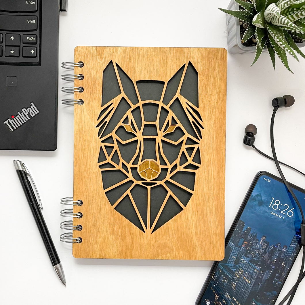 Rokovnik sa dizajnom vuka - crna