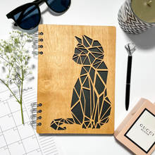 Učitaj sliku u Galeriju, Personalizovani drveni rokovnik sa dizajnom mačke - crna
